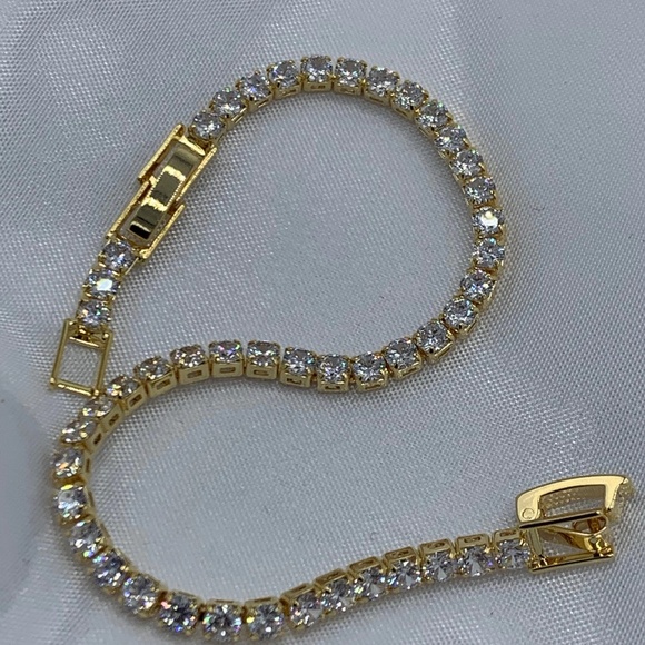 Glistening Simple Gold Plated Crystal Tennis Bracelet - Picture 1 of 10
